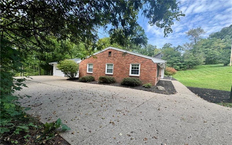 103 Highland Dr, McMurray, 15317, 3 Bedroom Bedrooms, 9 Room Rooms,2 BathroomBathrooms,Residential,For Sale,Highland Dr,1772402