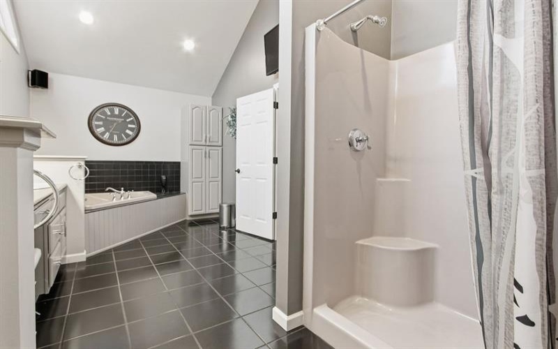 1411 John Dr, North Huntingdon, 15642, 3 Bedroom Bedrooms, 7 Room Rooms,3 BathroomBathrooms,Residential,For Sale,John Dr,1777812