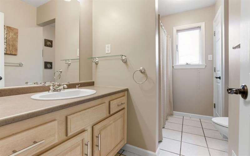 1411 John Dr, North Huntingdon, 15642, 3 Bedroom Bedrooms, 7 Room Rooms,3 BathroomBathrooms,Residential,For Sale,John Dr,1777812
