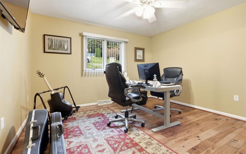 1411 John Dr, North Huntingdon, 15642, 3 Bedroom Bedrooms, 7 Room Rooms,3 BathroomBathrooms,Residential,For Sale,John Dr,1777812