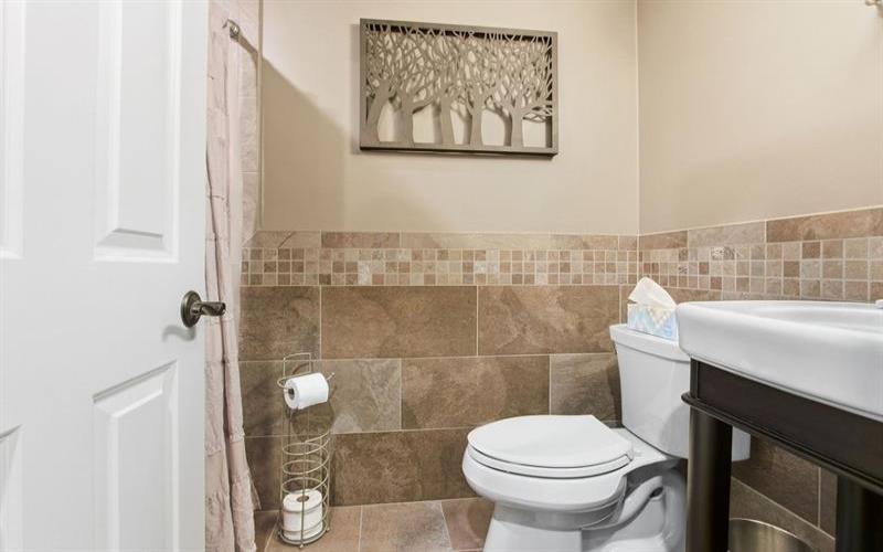 1411 John Dr, North Huntingdon, 15642, 3 Bedroom Bedrooms, 7 Room Rooms,3 BathroomBathrooms,Residential,For Sale,John Dr,1777812
