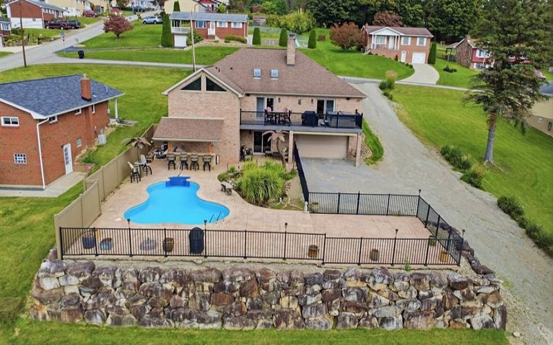 1411 John Dr, North Huntingdon, 15642, 3 Bedroom Bedrooms, 7 Room Rooms,3 BathroomBathrooms,Residential,For Sale,John Dr,1777812
