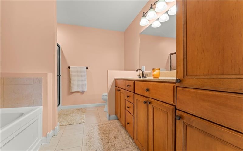 1053 Waterford Ct E, Canonsburg, 15317, 3 Bedroom Bedrooms, 8 Room Rooms,2.1 BathroomBathrooms,Residential,For Sale,Waterford Ct E,1777445