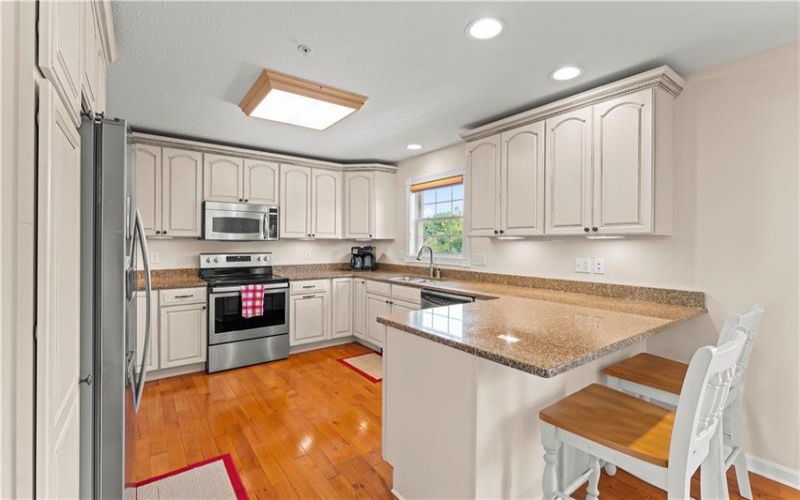 1053 Waterford Ct E, Canonsburg, 15317, 3 Bedroom Bedrooms, 8 Room Rooms,2.1 BathroomBathrooms,Residential,For Sale,Waterford Ct E,1777445