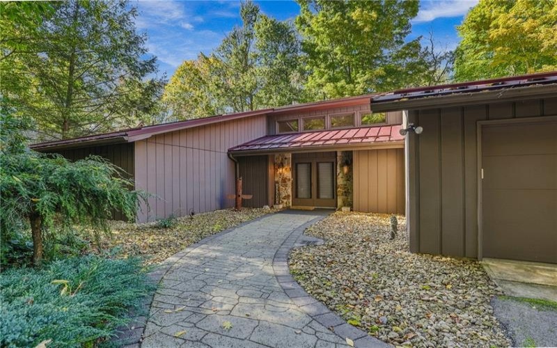 182 South Peninsula Drive, Central City, 15926, 3 Bedroom Bedrooms, ,2.2 BathroomBathrooms,Residential,For Sale,South Peninsula Drive,1777947