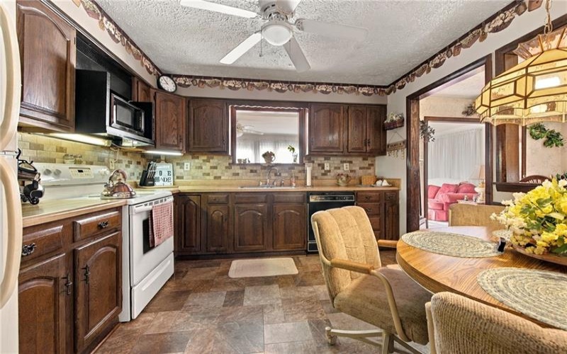 168 HAGUE LANE, UNIONTOWN, 15401, 3 Bedroom Bedrooms, 9 Room Rooms,2 BathroomBathrooms,Residential,For Sale,HAGUE LANE,1777223