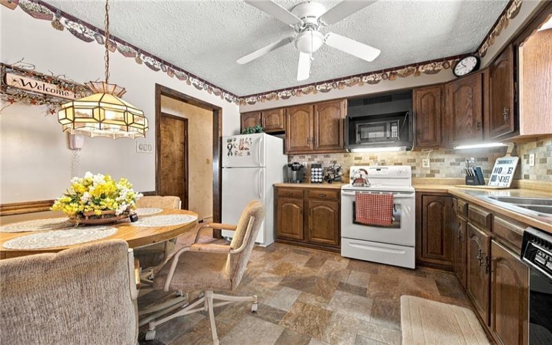 168 HAGUE LANE, UNIONTOWN, 15401, 3 Bedroom Bedrooms, 9 Room Rooms,2 BathroomBathrooms,Residential,For Sale,HAGUE LANE,1777223