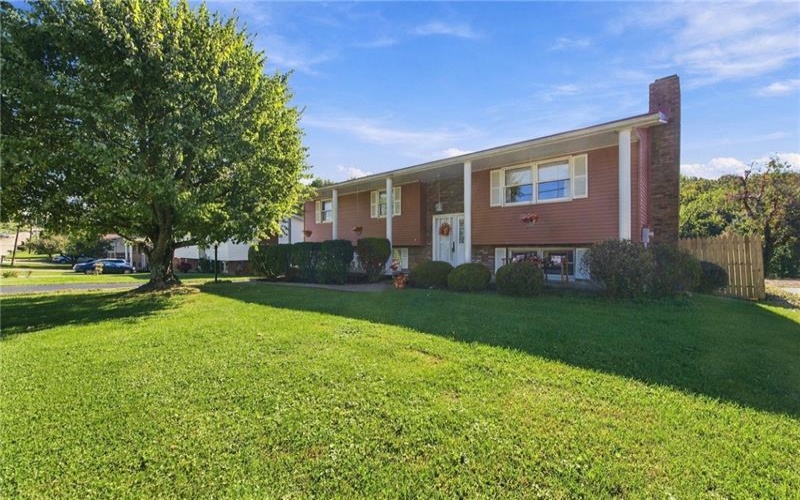 168 HAGUE LANE, UNIONTOWN, 15401, 3 Bedroom Bedrooms, 9 Room Rooms,2 BathroomBathrooms,Residential,For Sale,HAGUE LANE,1777223