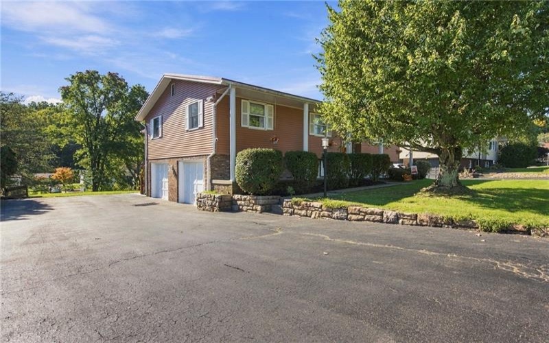 168 HAGUE LANE, UNIONTOWN, 15401, 3 Bedroom Bedrooms, 9 Room Rooms,2 BathroomBathrooms,Residential,For Sale,HAGUE LANE,1777223