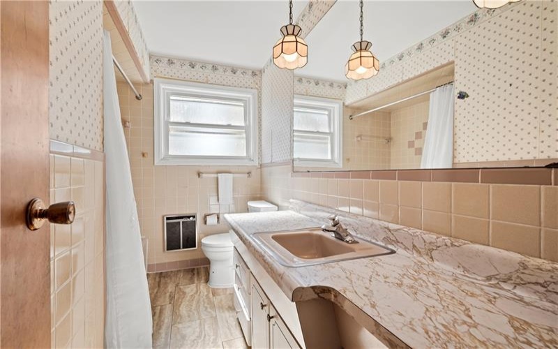 141 Marble Drive, McMurray, 15317, 4 Bedroom Bedrooms, 9 Room Rooms,3.1 BathroomBathrooms,Residential,For Sale,Marble Drive,1777863
