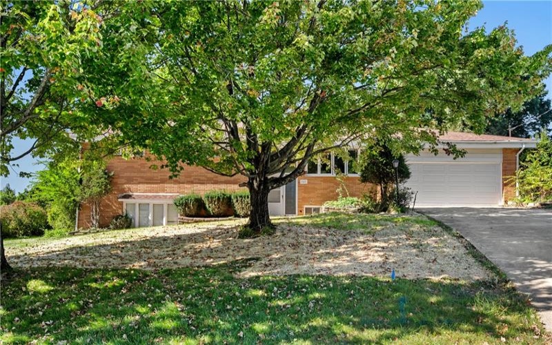 141 Marble Drive, McMurray, 15317, 4 Bedroom Bedrooms, 9 Room Rooms,3.1 BathroomBathrooms,Residential,For Sale,Marble Drive,1777863