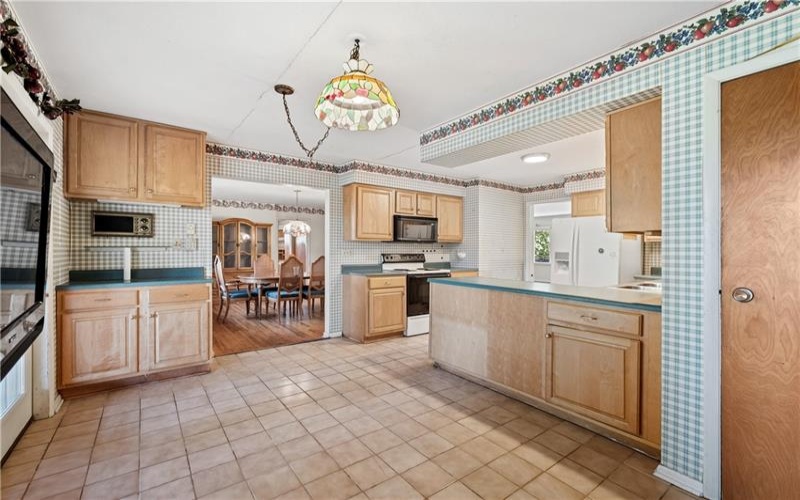 141 Marble Drive, McMurray, 15317, 4 Bedroom Bedrooms, 9 Room Rooms,3.1 BathroomBathrooms,Residential,For Sale,Marble Drive,1777863