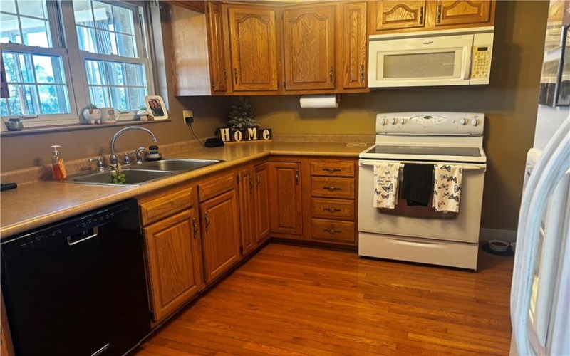 68 Redwood Ave, Uniontown, 15401, 3 Bedroom Bedrooms, 9 Room Rooms,2 BathroomBathrooms,Residential,For Sale,Redwood Ave,1778117