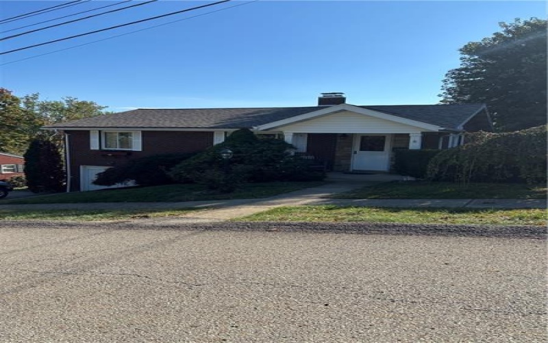 48 Mayflower Dr, Uniontown, 15401, 3 Bedroom Bedrooms, 8 Room Rooms,3 BathroomBathrooms,Residential,For Sale,Mayflower Dr,1778130