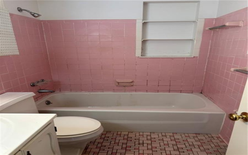 48 Mayflower Dr, Uniontown, 15401, 3 Bedroom Bedrooms, 8 Room Rooms,3 BathroomBathrooms,Residential,For Sale,Mayflower Dr,1778130
