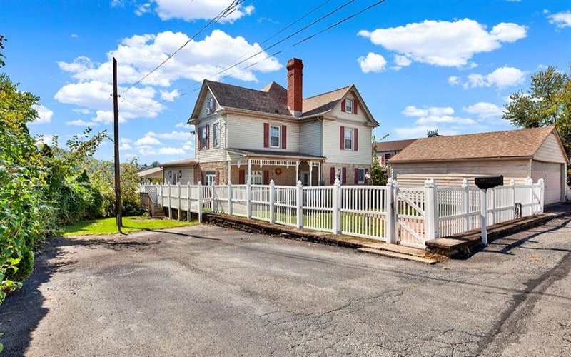 35 Solomon St, Belle Vernon, 15012, 4 Bedroom Bedrooms, 13 Room Rooms,2.2 BathroomBathrooms,Residential,For Sale,Solomon St,1777559