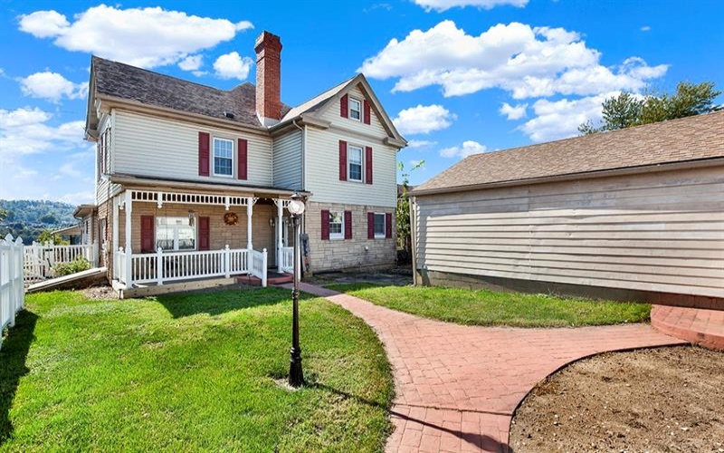 35 Solomon St, Belle Vernon, 15012, 4 Bedroom Bedrooms, 13 Room Rooms,2.2 BathroomBathrooms,Residential,For Sale,Solomon St,1777559