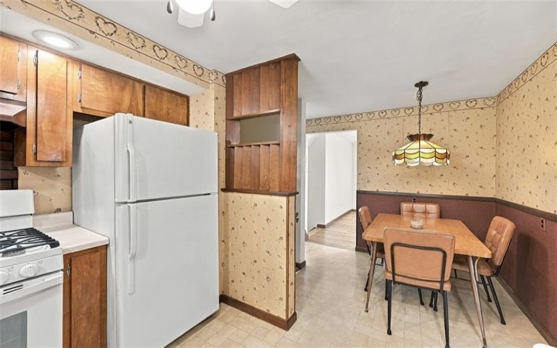 121 Oak Hill Dr, Washington, 15301, 3 Bedroom Bedrooms, 9 Room Rooms,2 BathroomBathrooms,Residential,For Sale,Oak Hill Dr,1777772