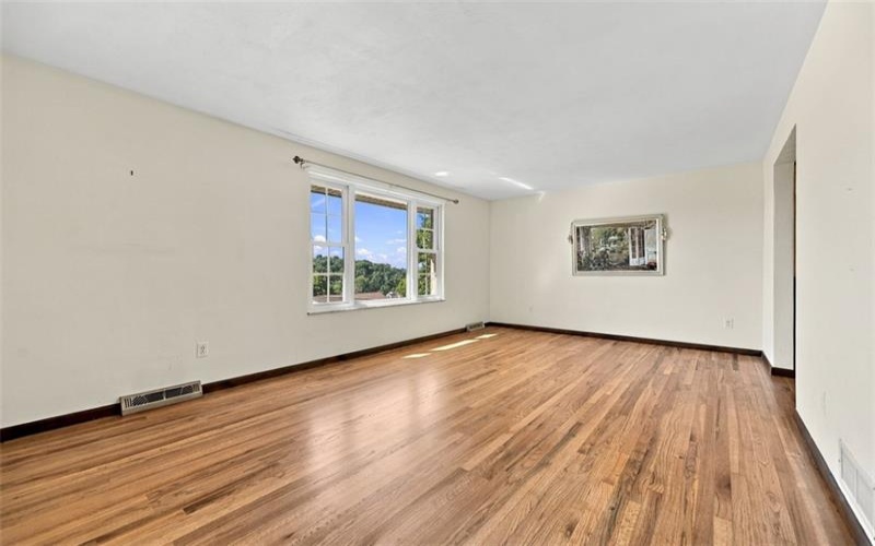121 Oak Hill Dr, Washington, 15301, 3 Bedroom Bedrooms, 9 Room Rooms,2 BathroomBathrooms,Residential,For Sale,Oak Hill Dr,1777772