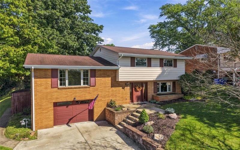 121 Oak Hill Dr, Washington, 15301, 3 Bedroom Bedrooms, 9 Room Rooms,2 BathroomBathrooms,Residential,For Sale,Oak Hill Dr,1777772