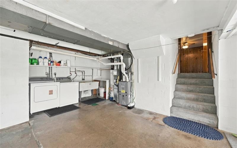 121 Oak Hill Dr, Washington, 15301, 3 Bedroom Bedrooms, 9 Room Rooms,2 BathroomBathrooms,Residential,For Sale,Oak Hill Dr,1777772