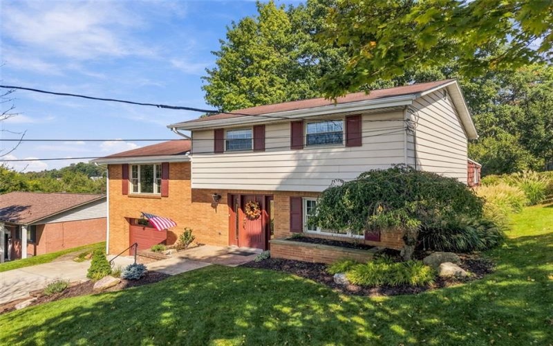 121 Oak Hill Dr, Washington, 15301, 3 Bedroom Bedrooms, 9 Room Rooms,2 BathroomBathrooms,Residential,For Sale,Oak Hill Dr,1777772