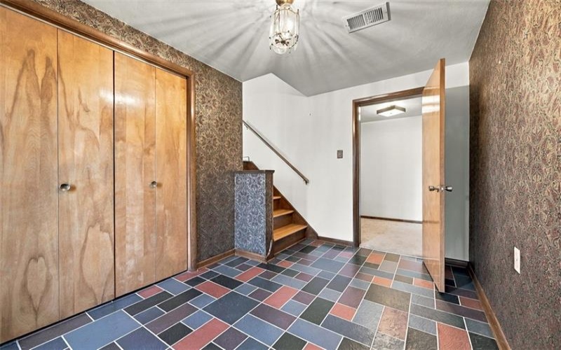 121 Oak Hill Dr, Washington, 15301, 3 Bedroom Bedrooms, 9 Room Rooms,2 BathroomBathrooms,Residential,For Sale,Oak Hill Dr,1777772