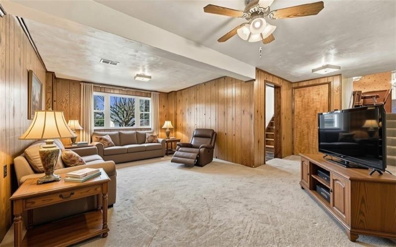 121 Oak Hill Dr, Washington, 15301, 3 Bedroom Bedrooms, 9 Room Rooms,2 BathroomBathrooms,Residential,For Sale,Oak Hill Dr,1777772