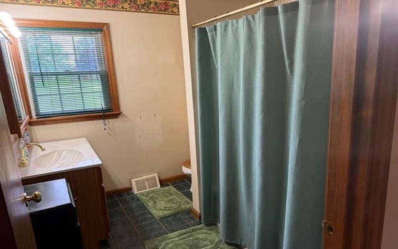 1409 Gun Club Rd, Uniontown, 15401, 2 Bedroom Bedrooms, ,1.1 BathroomBathrooms,Residential,For Sale,Gun Club Rd,1778245