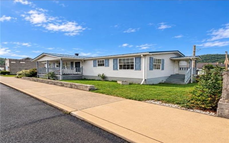 121 LOCUST STREET, JOHNSTOWN, 15909, 3 Bedroom Bedrooms, 8 Room Rooms,3 BathroomBathrooms,Residential,For Sale,LOCUST STREET,1777616