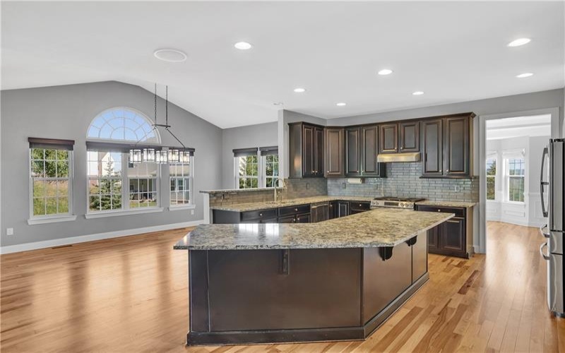 2084 Majestic Dr, Canonsburg, 15317, 4 Bedroom Bedrooms, ,3.1 BathroomBathrooms,Residential,For Sale,Majestic Dr,1778589