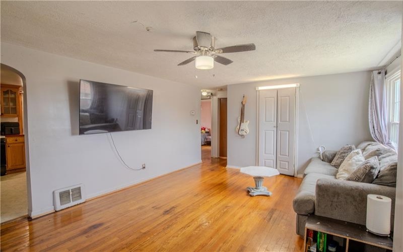29 Crest St, Uniontown, 15401, 3 Bedroom Bedrooms, ,1 BathroomBathrooms,Residential,For Sale,Crest St,1778753