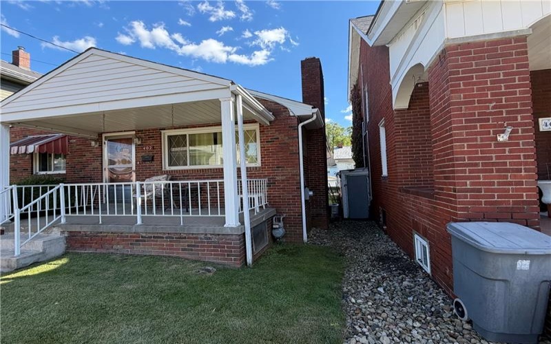 402 Franklin Ave, Canonsburg, 15317, 2 Bedroom Bedrooms, ,1 BathroomBathrooms,Residential,For Sale,Franklin Ave,1778527