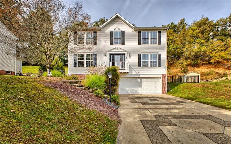 162 Janyce DRIVE, Greensburg, 15601, 4 Bedroom Bedrooms, 10 Room Rooms,2.1 BathroomBathrooms,Residential,For Sale,Janyce,1778828
