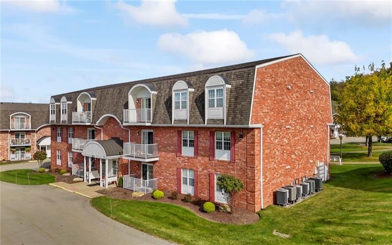 108 Clubhouse Dr, Washington, 15301, 2 Bedroom Bedrooms, 5 Room Rooms,1.1 BathroomBathrooms,Residential,For Sale,Clubhouse Dr,1778844