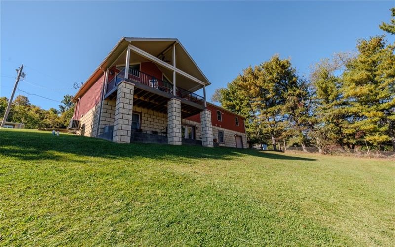 2 Nellie Ave, Dunlevy, 15432, 3 Bedroom Bedrooms, 7 Room Rooms,2.1 BathroomBathrooms,Residential,For Sale,Nellie Ave,1778895