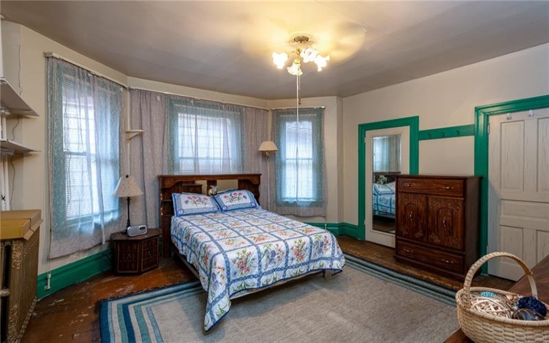 222 2nd St, Jeannette, 15644, 4 Bedroom Bedrooms, 7 Room Rooms,1.1 BathroomBathrooms,Residential,For Sale,2nd St,1778950