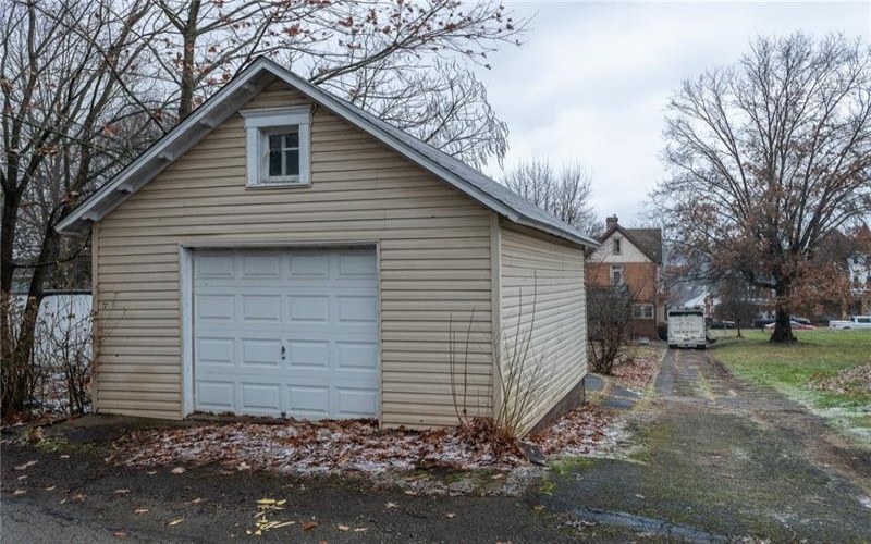 222 2nd St, Jeannette, 15644, 4 Bedroom Bedrooms, 7 Room Rooms,1.1 BathroomBathrooms,Residential,For Sale,2nd St,1778950