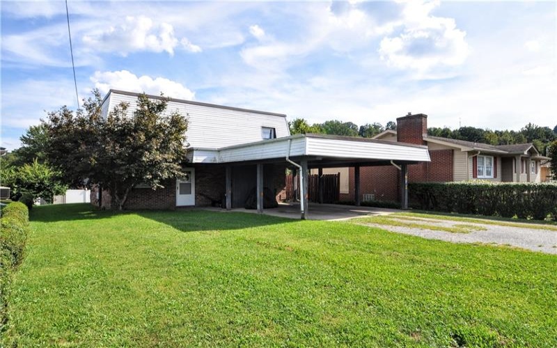 207 Scott St, Charleroi, 15022, 4 Bedroom Bedrooms, ,2 BathroomBathrooms,Residential,For Sale,Scott St,1778953