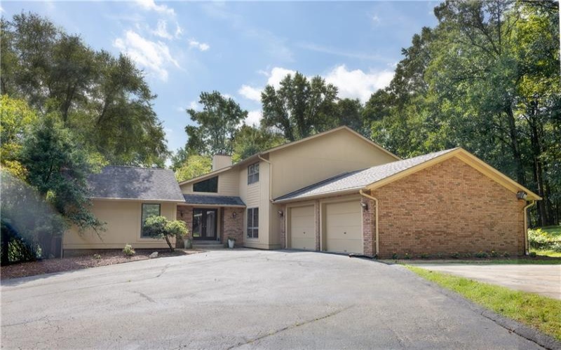 4900 Cole Road, Murrysville, 15668, 3 Bedroom Bedrooms, 11 Room Rooms,3.1 BathroomBathrooms,Residential,For Sale,Cole Road,1778994