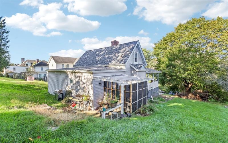185 Center Ave, Burgettstown, 15021, 3 Bedroom Bedrooms, 7 Room Rooms,2 BathroomBathrooms,Residential,For Sale,Center Ave,1778609