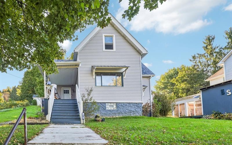 185 Center Ave, Burgettstown, 15021, 3 Bedroom Bedrooms, 7 Room Rooms,2 BathroomBathrooms,Residential,For Sale,Center Ave,1778609