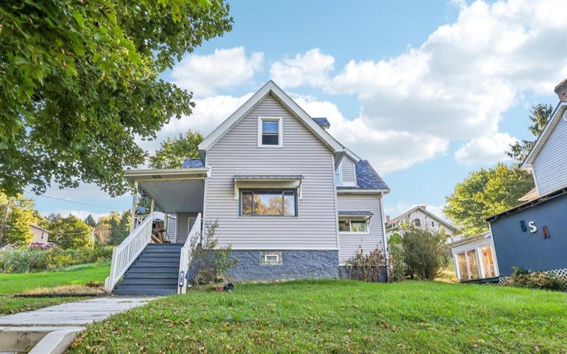 185 Center Ave, Burgettstown, 15021, 3 Bedroom Bedrooms, 7 Room Rooms,2 BathroomBathrooms,Residential,For Sale,Center Ave,1778609