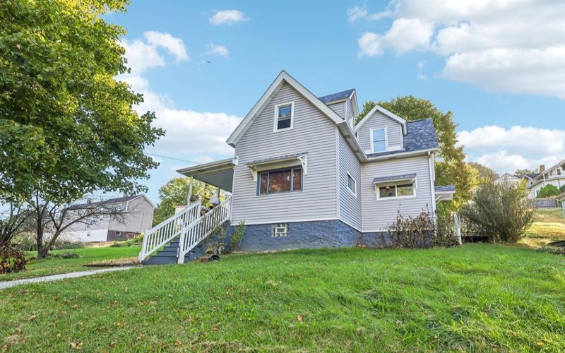 185 Center Ave, Burgettstown, 15021, 3 Bedroom Bedrooms, 7 Room Rooms,2 BathroomBathrooms,Residential,For Sale,Center Ave,1778609