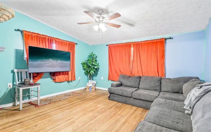 185 Center Ave, Burgettstown, 15021, 3 Bedroom Bedrooms, 7 Room Rooms,2 BathroomBathrooms,Residential,For Sale,Center Ave,1778609