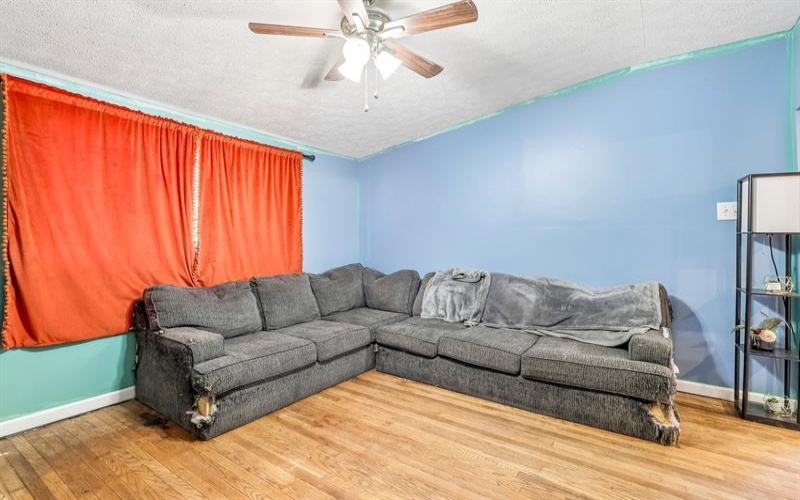 185 Center Ave, Burgettstown, 15021, 3 Bedroom Bedrooms, 7 Room Rooms,2 BathroomBathrooms,Residential,For Sale,Center Ave,1778609