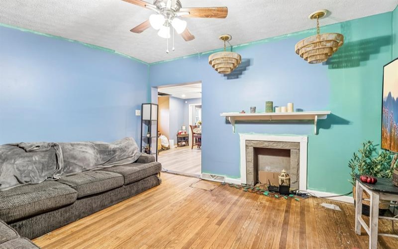 185 Center Ave, Burgettstown, 15021, 3 Bedroom Bedrooms, 7 Room Rooms,2 BathroomBathrooms,Residential,For Sale,Center Ave,1778609