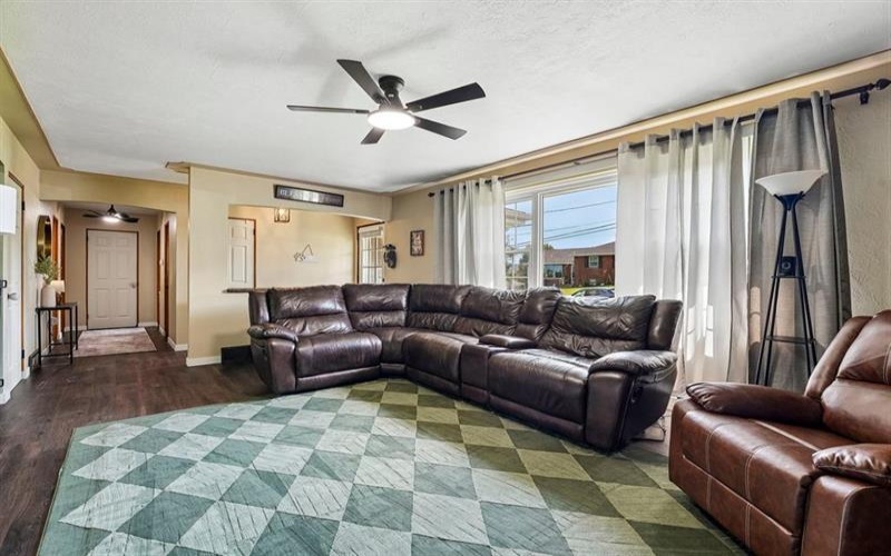 228 Walnut STREET, Houston, 15342, 3 Bedroom Bedrooms, 7 Room Rooms,2 BathroomBathrooms,Residential,For Sale,Walnut,1779014