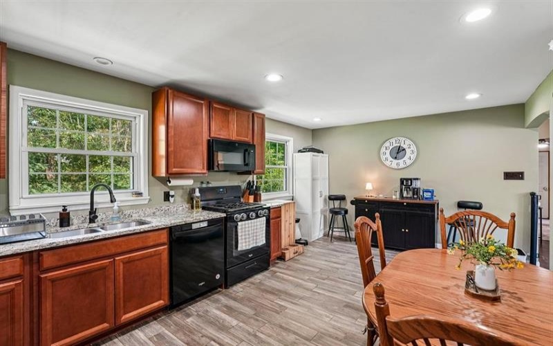 228 Walnut STREET, Houston, 15342, 3 Bedroom Bedrooms, 7 Room Rooms,2 BathroomBathrooms,Residential,For Sale,Walnut,1779014