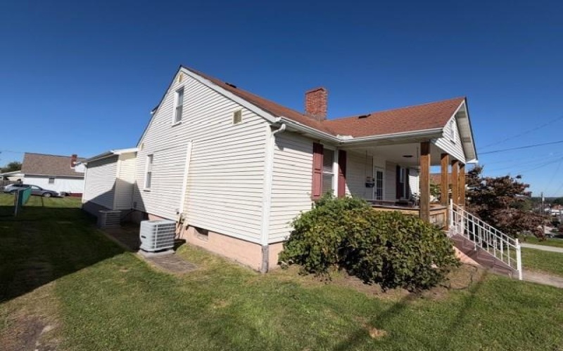 300 Clarendon Ave, Uniontown, 15401, 3 Bedroom Bedrooms, ,2.1 BathroomBathrooms,Residential,For Sale,Clarendon Ave,1778696
